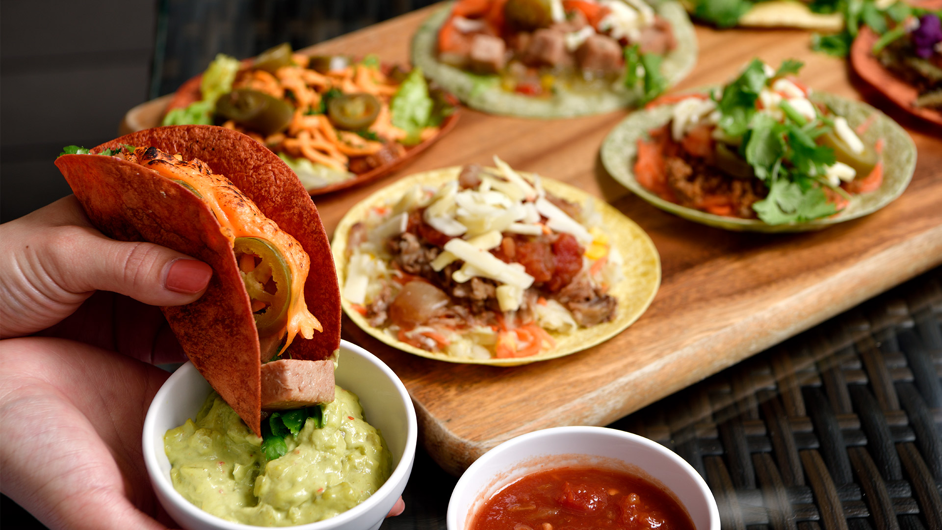 23種の具材で仕上げる、フォトジェニックな「飲めるタコス」がヒューイットリゾート那覇の朝食に新登場!ジュニアスイート宿泊券が当たる「タコプリ決定戦」も同時開催